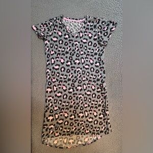 Womens Gray And Pink Leopard Print Nightshirt Short Sleeve Womens Size Medium